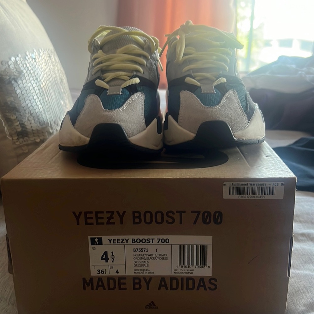 Yeezy Boost 700 Wave Runner 🌊🌊